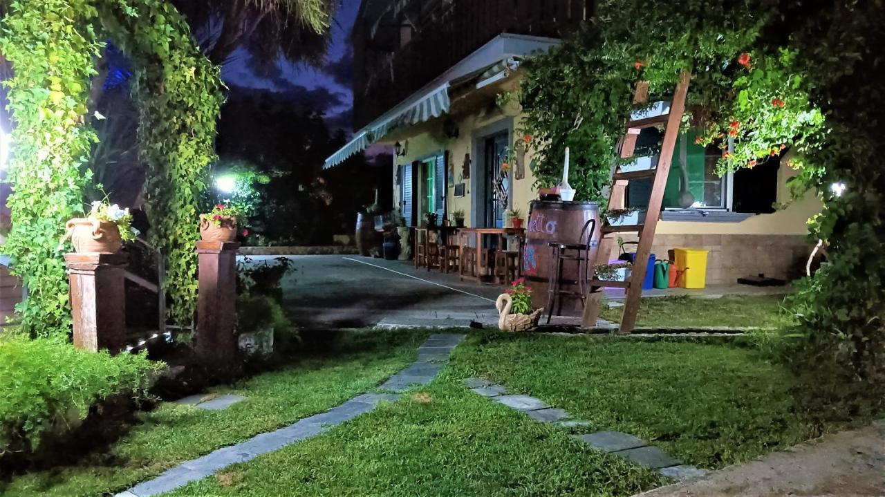 Bed and Breakfast Il Laghetto Кастровиллари Экстерьер фото