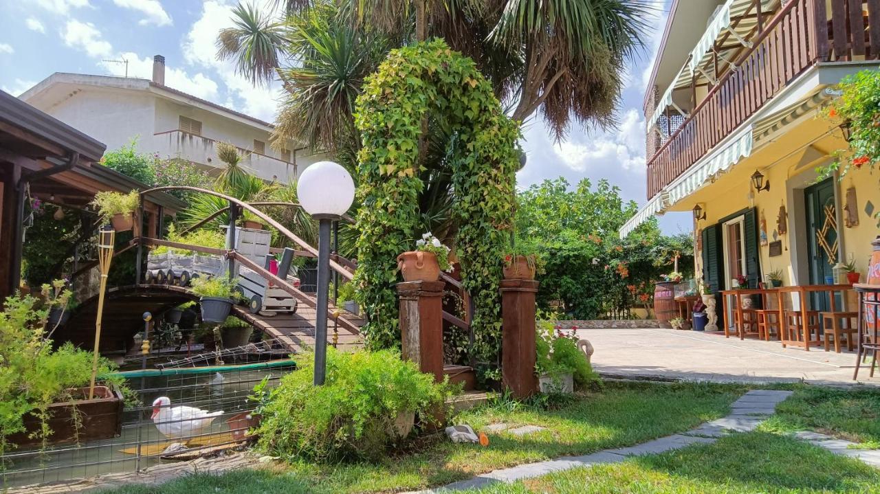 Bed and Breakfast Il Laghetto Кастровиллари Экстерьер фото