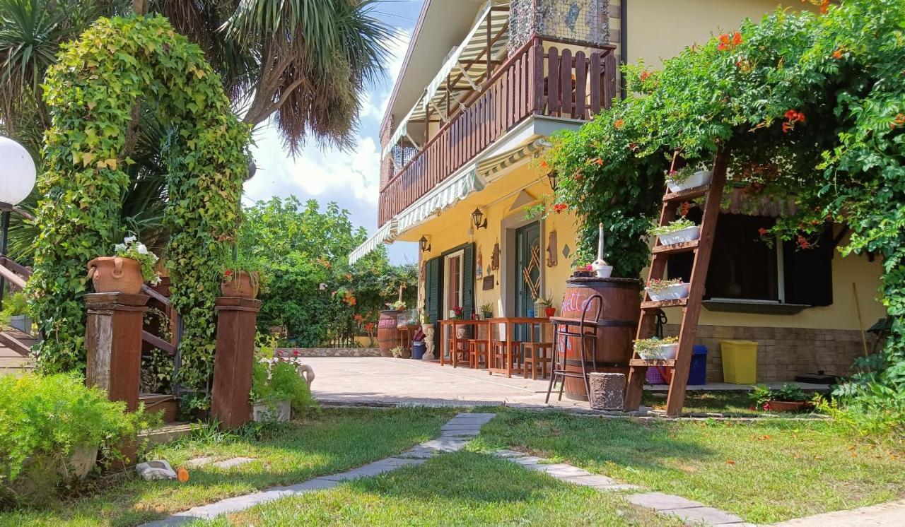 Bed and Breakfast Il Laghetto Кастровиллари Экстерьер фото