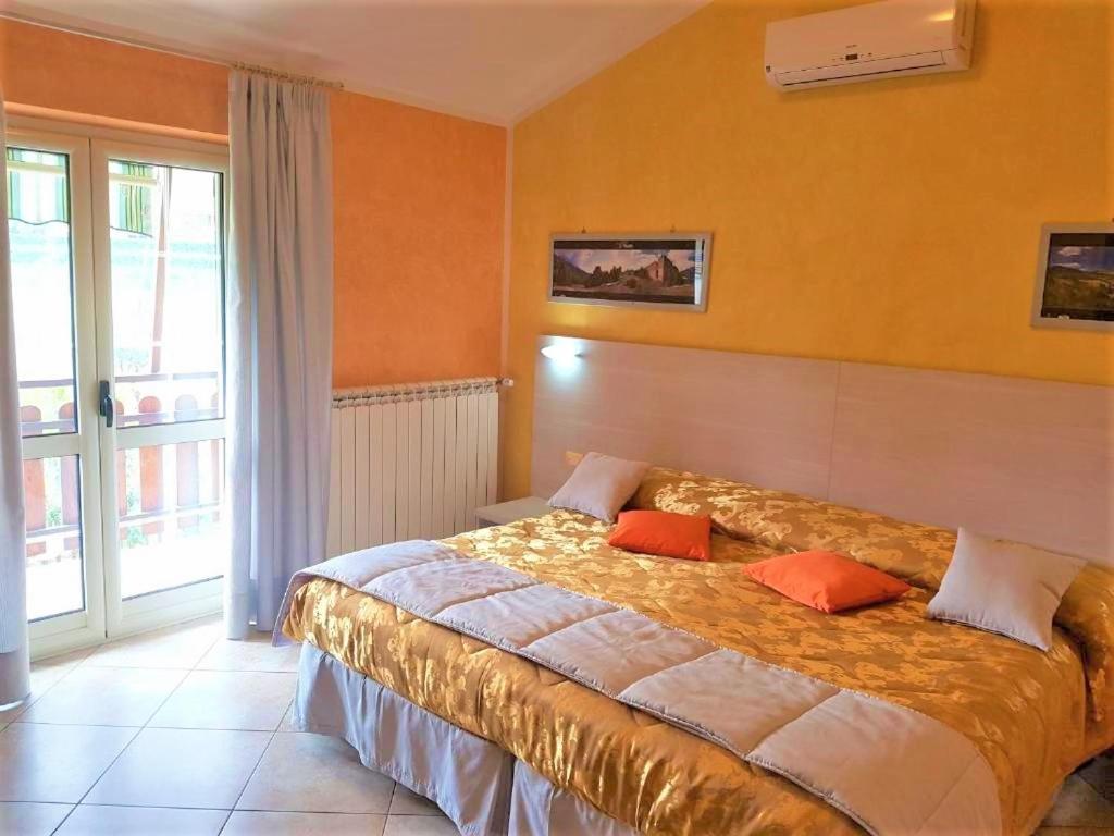 Bed and Breakfast Il Laghetto Кастровиллари Экстерьер фото