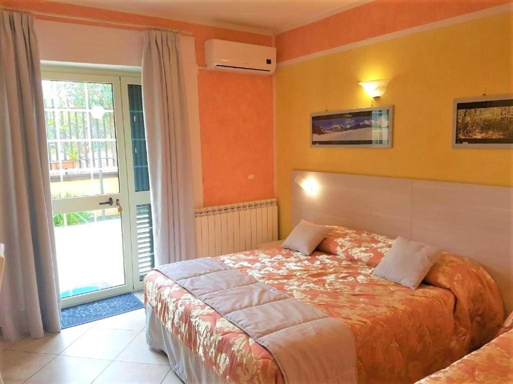 Bed and Breakfast Il Laghetto Кастровиллари Экстерьер фото