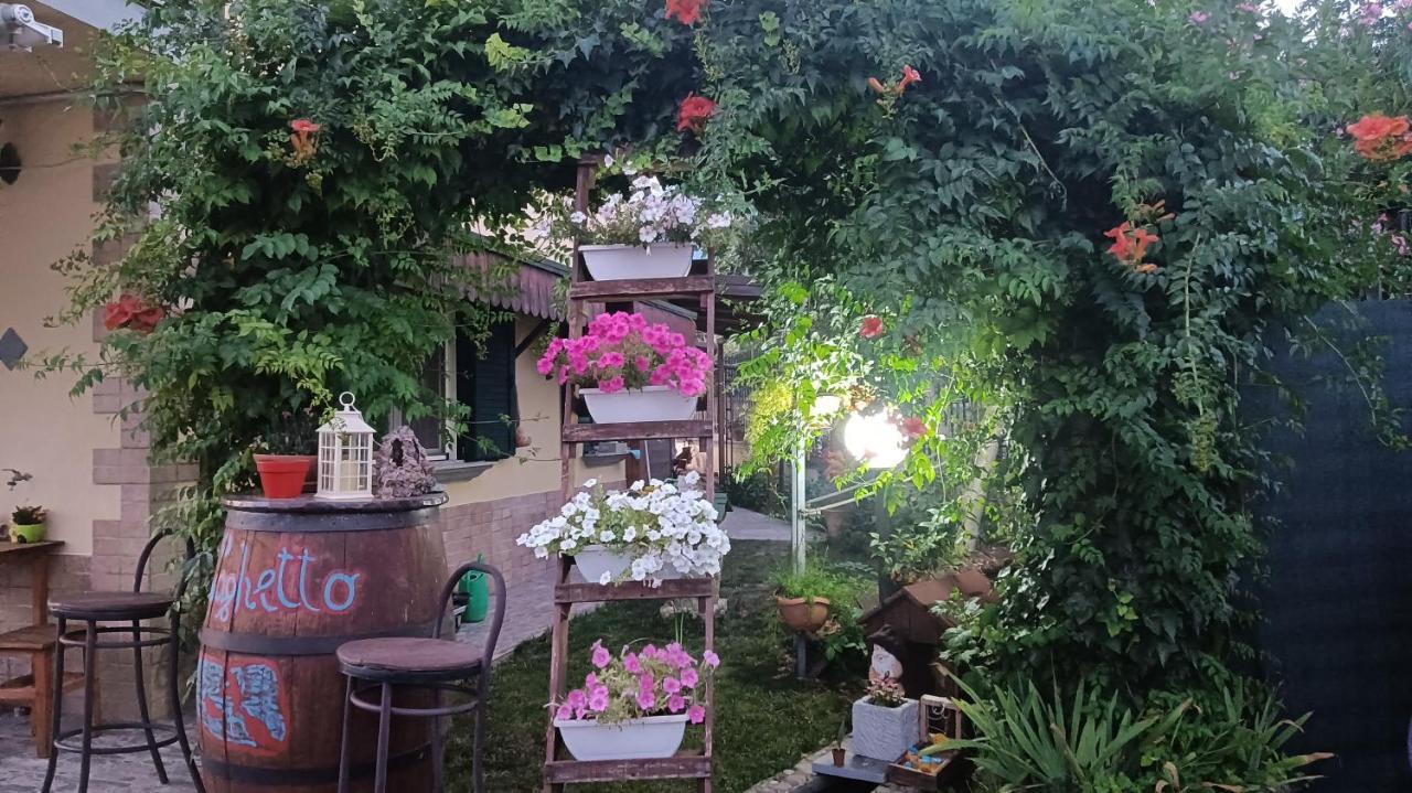 Bed and Breakfast Il Laghetto Кастровиллари Экстерьер фото