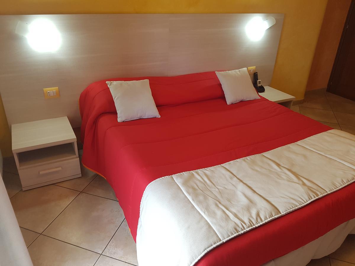 Bed and Breakfast Il Laghetto Кастровиллари Экстерьер фото
