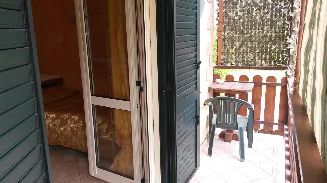 Bed and Breakfast Il Laghetto Кастровиллари Экстерьер фото