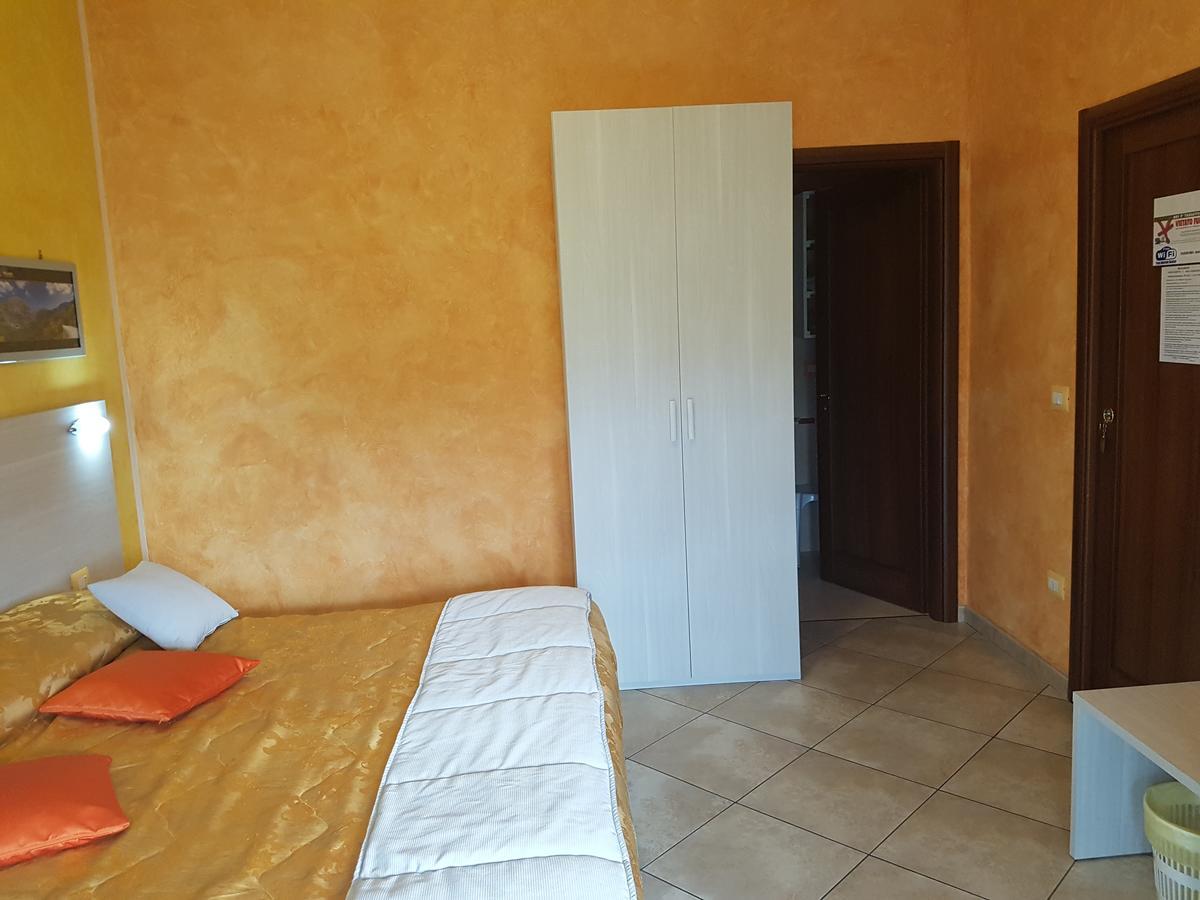 Bed and Breakfast Il Laghetto Кастровиллари Экстерьер фото
