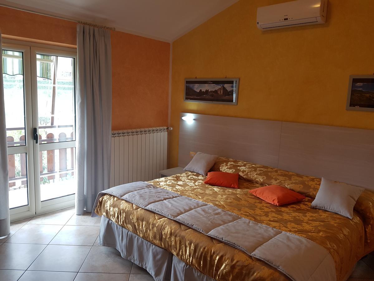 Bed and Breakfast Il Laghetto Кастровиллари Экстерьер фото