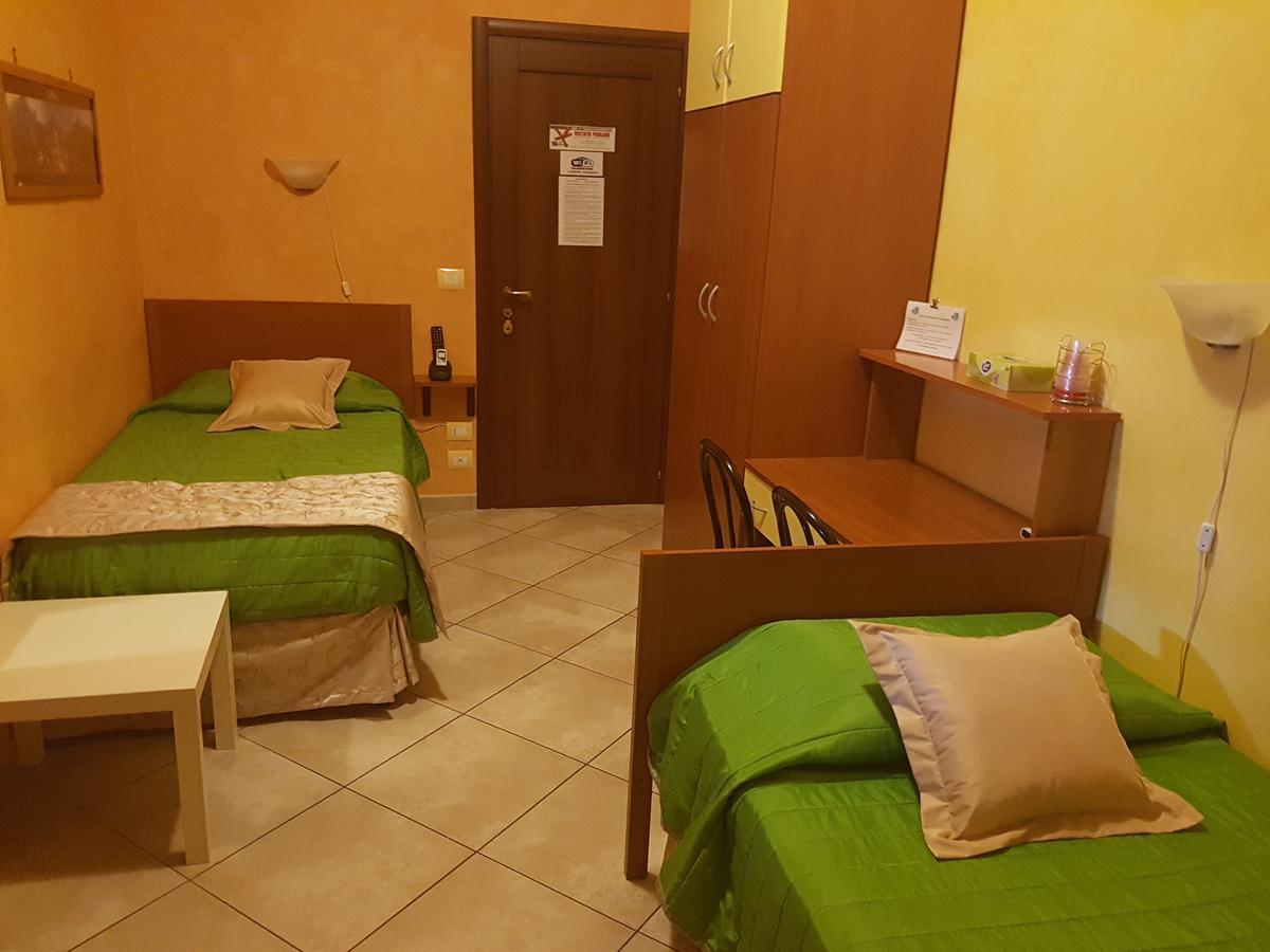 Bed and Breakfast Il Laghetto Кастровиллари Экстерьер фото