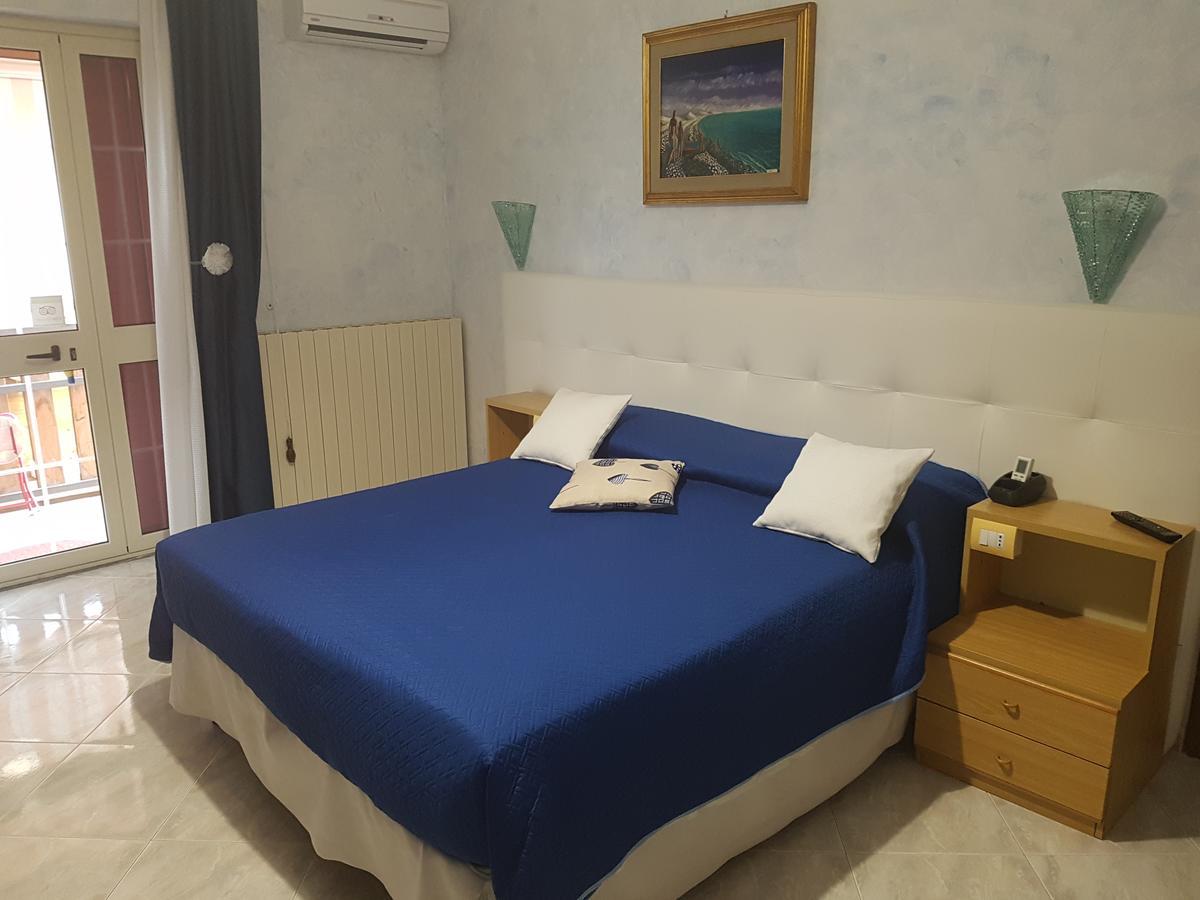 Bed and Breakfast Il Laghetto Кастровиллари Экстерьер фото